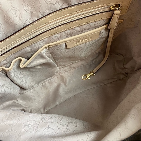 Michael Kors East West Jet Set Tote Signature Monogram Bag - Picture 9 of 17